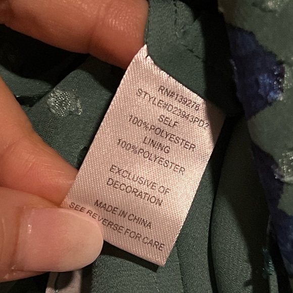 💚 NWT! Daniel Rainn Split Neck Top - Picture 6 of 7